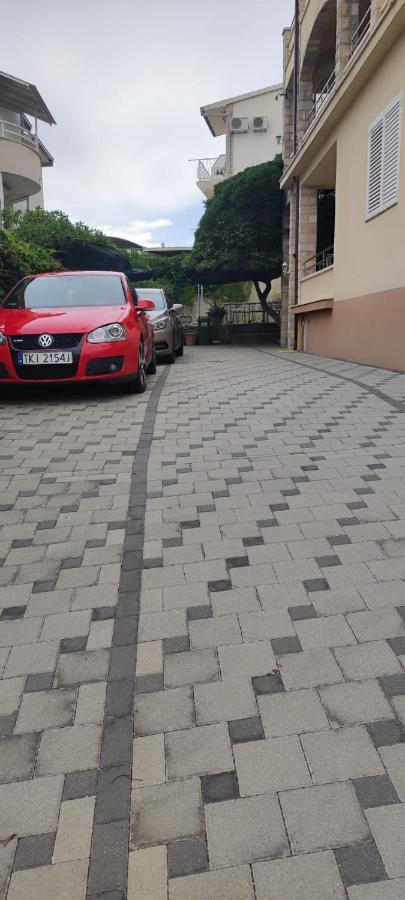 Villa Dm Baška Voda Buitenkant foto